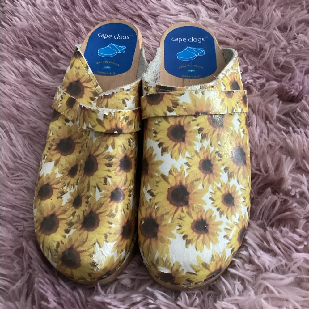 Cape Clogs Sunflower Print Clogs